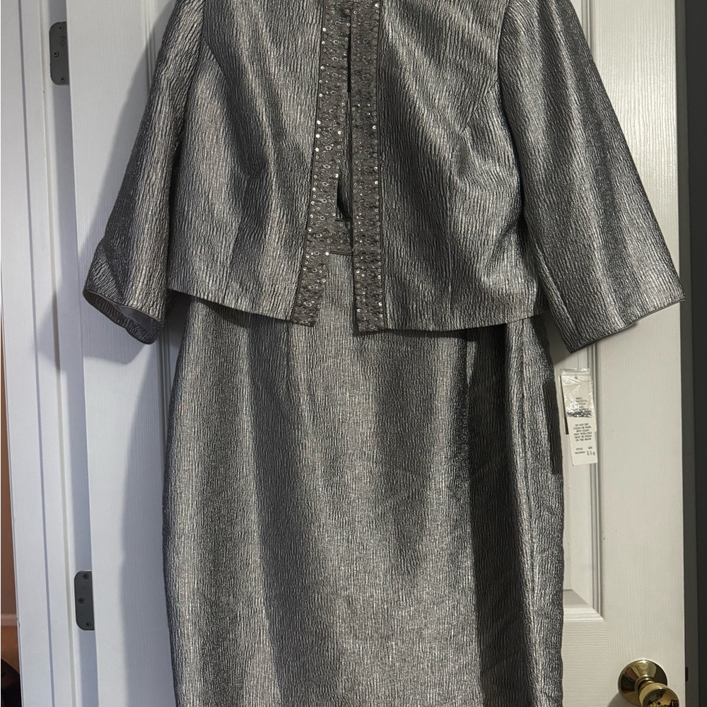 Adrianna Papell Shimmering Silver Ensemble size 18 new with tag